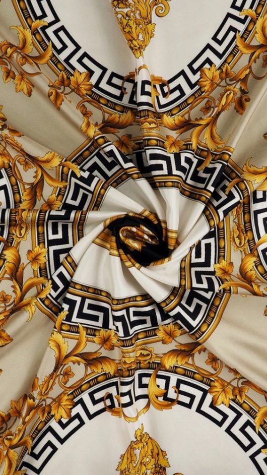 Jedwabna apaszka sygnowana VERSACE